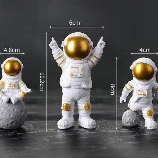 Golden Astronaut Spaceman Figurine Set – Resin Desktop Statues for Home & Office Decor (Set of 3)