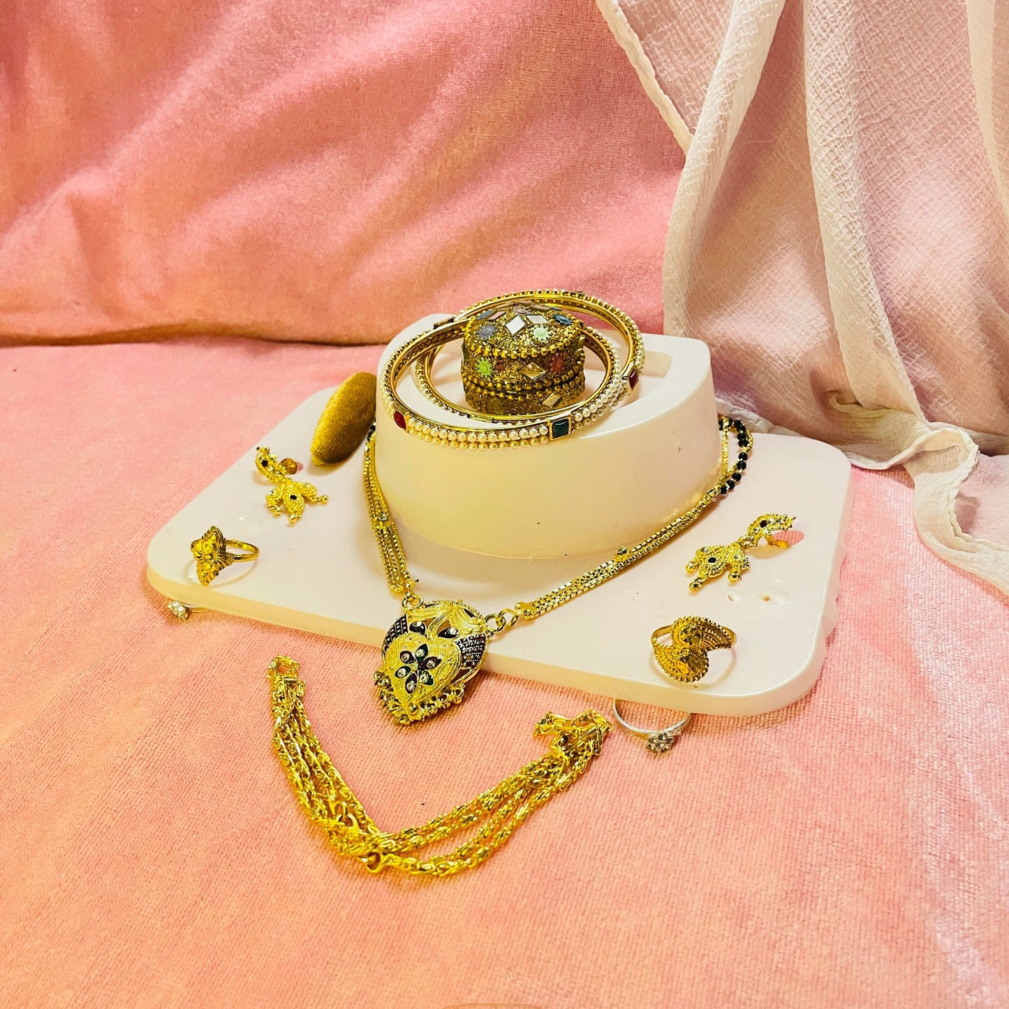 Golden Grace Edition - Elegant Ethnic Jewellery Set