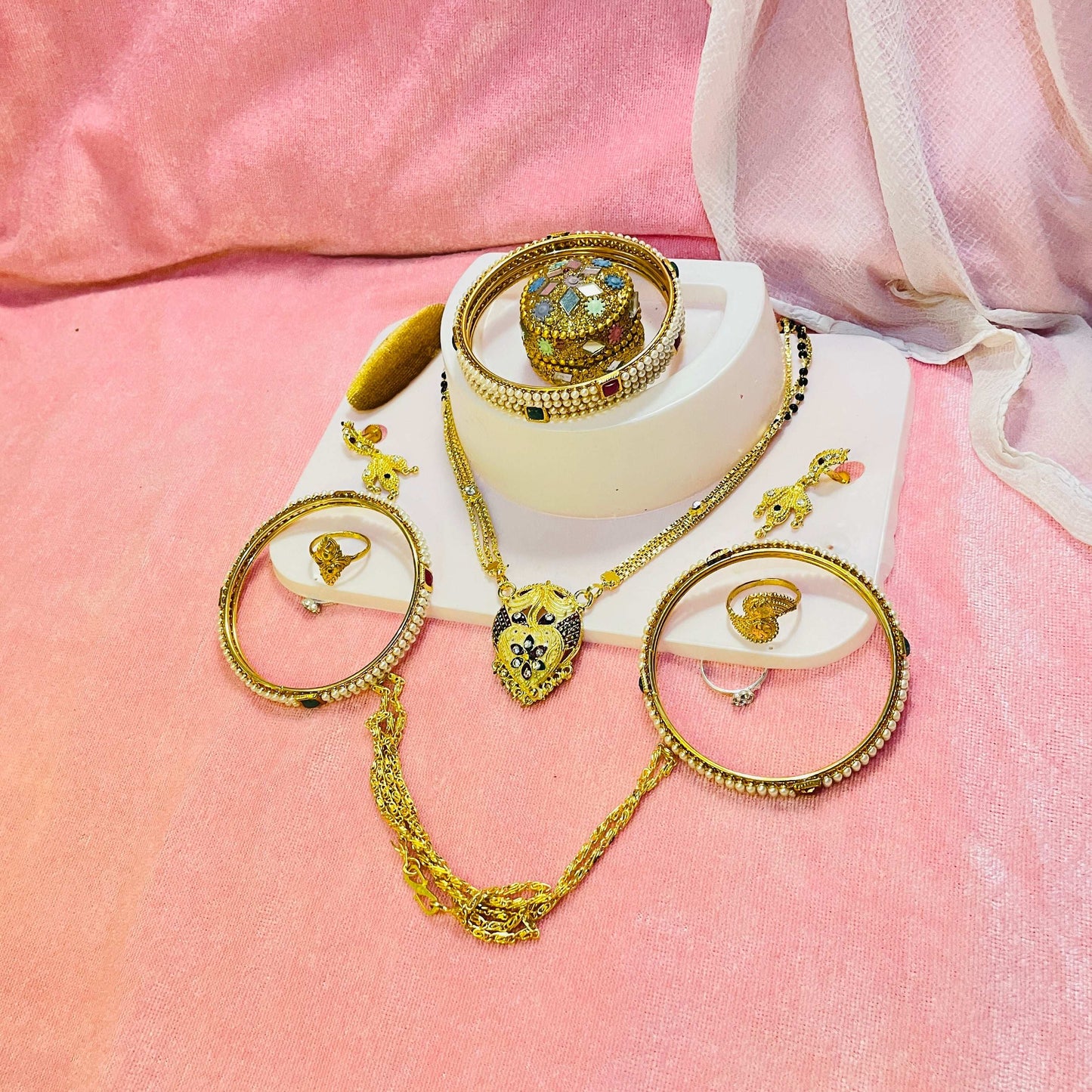 Golden Grace Edition - Elegant Ethnic Jewellery Set